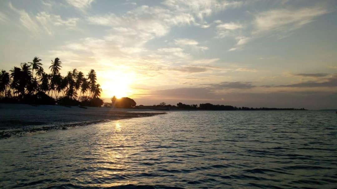 L&J Modern Backpackers Kigamboni Beach House Bed & Breakfast ดาร์เอสซาลาม ภายนอก รูปภาพ