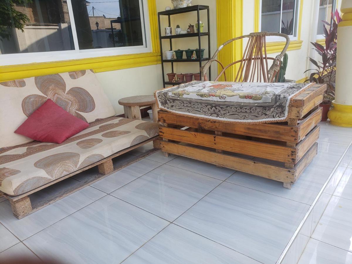 L&J Modern Backpackers Kigamboni Beach House Bed & Breakfast ดาร์เอสซาลาม ภายนอก รูปภาพ