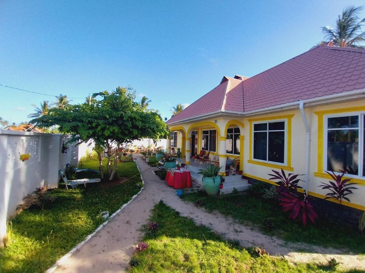 L&J Modern Backpackers Kigamboni Beach House Bed & Breakfast ดาร์เอสซาลาม ภายนอก รูปภาพ