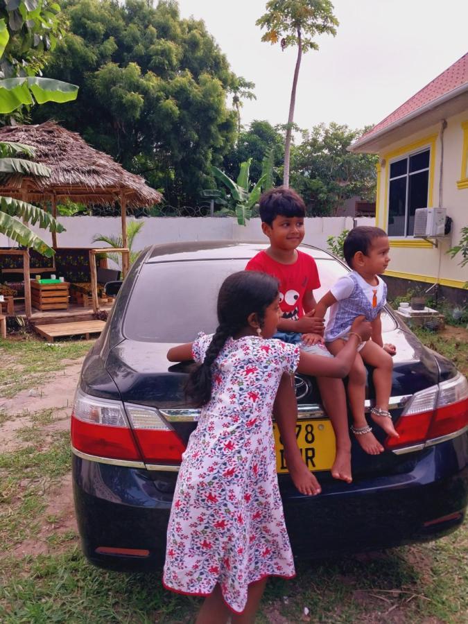 L&J Modern Backpackers Kigamboni Beach House Bed & Breakfast ดาร์เอสซาลาม ภายนอก รูปภาพ