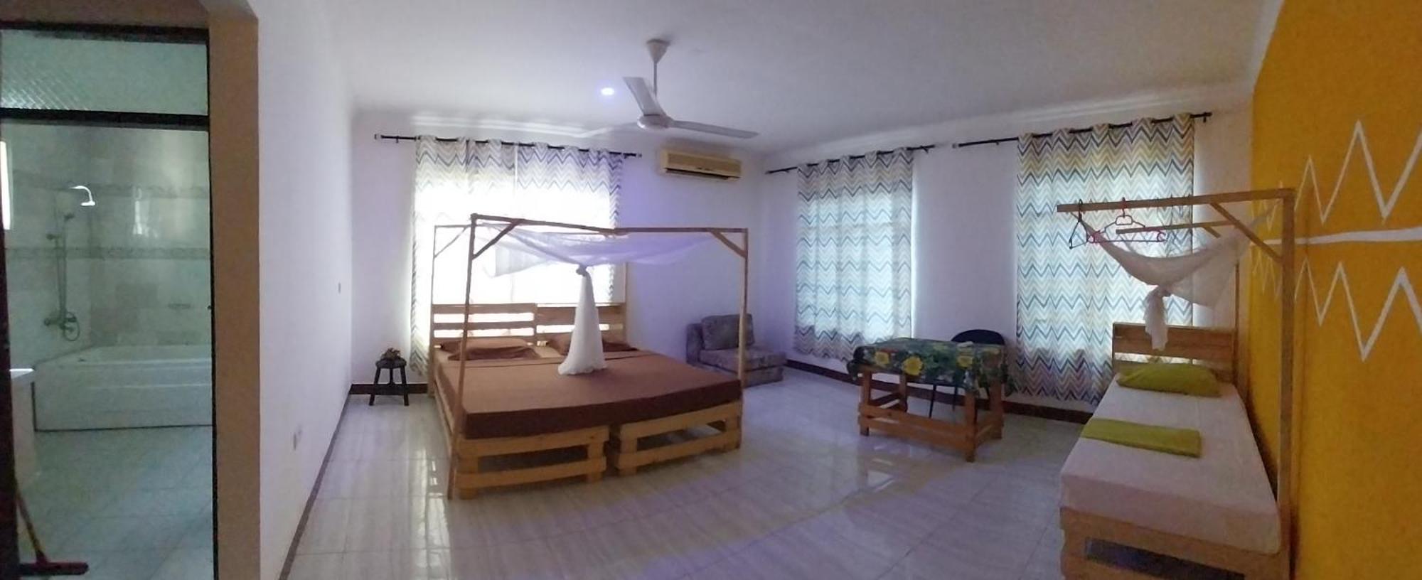 L&J Modern Backpackers Kigamboni Beach House Bed & Breakfast ดาร์เอสซาลาม ภายนอก รูปภาพ
